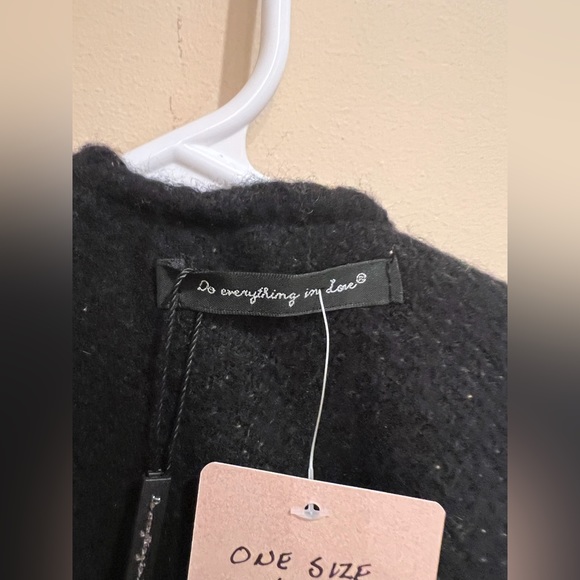 Plaid/Black reversible open front cape. OS - Picture 5 of 5